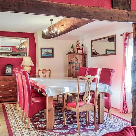 Three-bedroom Holiday In Marchis בית נופש *