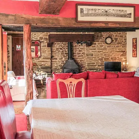 Three-bedroom Holiday In Marchis בית נופש